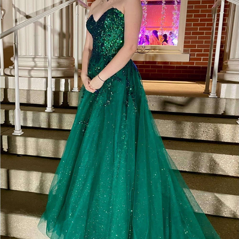 Elegant Green Strapless Evening Gown